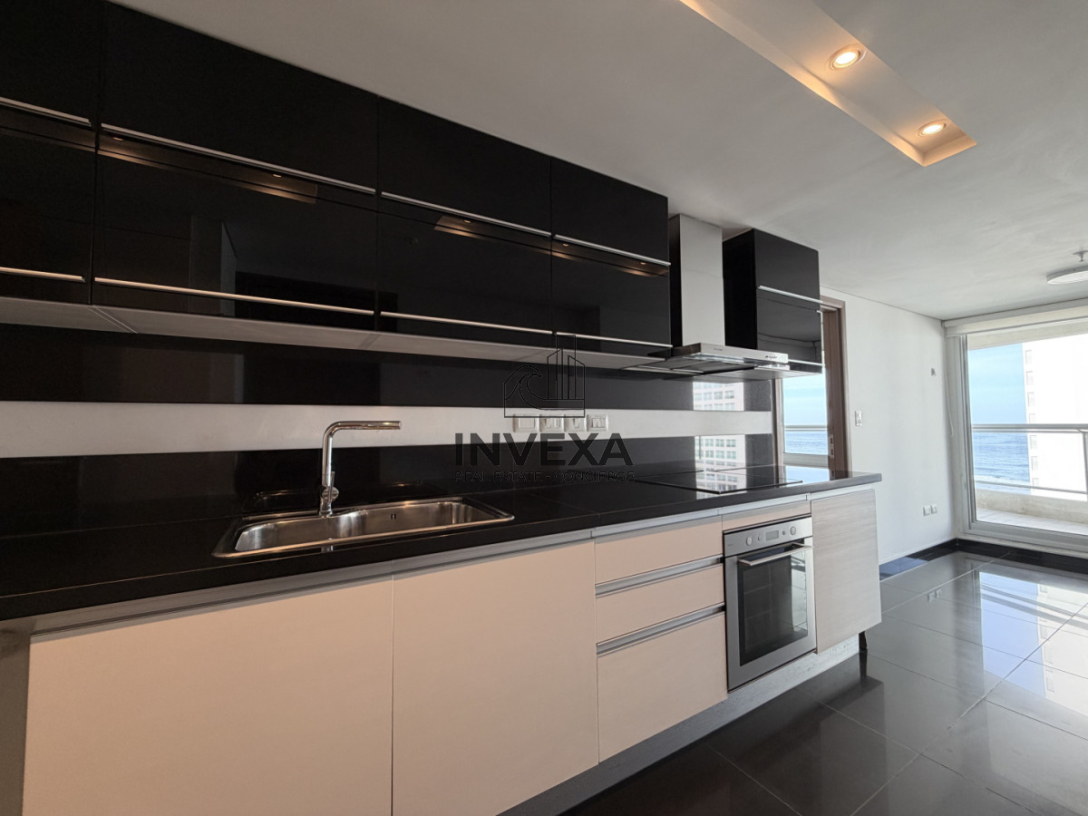 Apartamento ID.10406 - Apartamento en Venta 3 Dormitorios y Dependencia con Vista al Mar y Parrillero en Look Brava Punta del Este