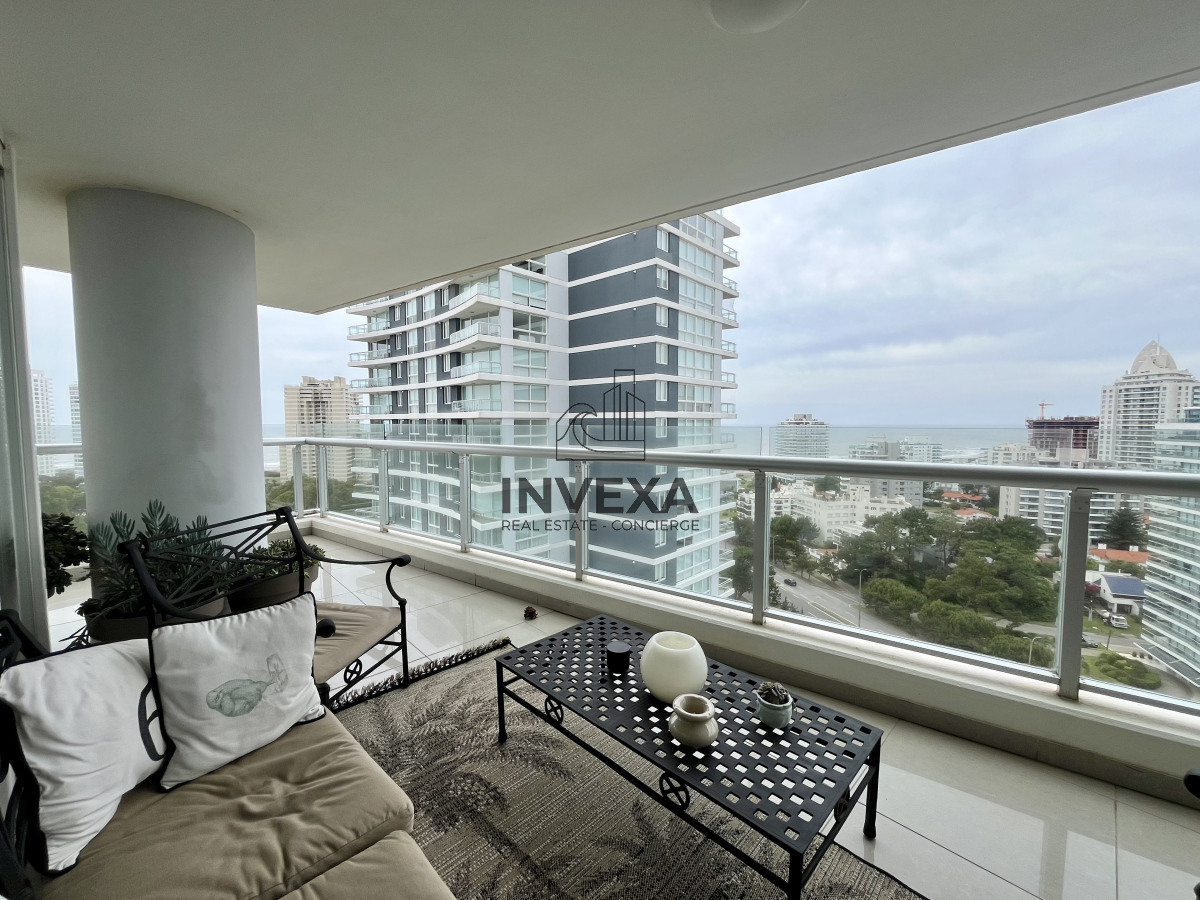 Apartamento ID.2012 - Venta Apartamento de 4 dormitorios a metros del mar en Playa Brava, Punta del Este, Maldonado