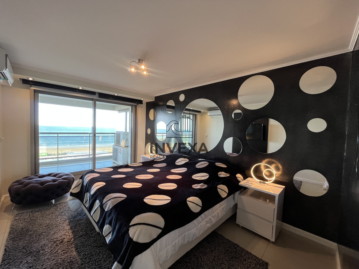 Apartamento ID.8836 - Apartamento de 3 Dormitorios Vista al Mar en Playa Brava Primera Linea Punta del Este