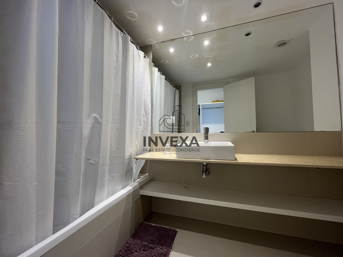 Apartamento ID.2105 - Venta Apartamento Primera Linea Mansa frente al mar con Parrillero propio. Punta del Este Uruguay