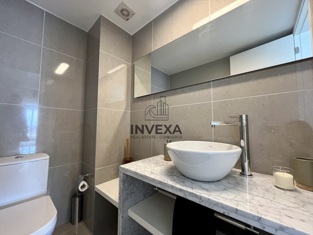 Apartamento ID.2012 - Venta Apartamento de 4 dormitorios a metros del mar en Playa Brava, Punta del Este, Maldonado