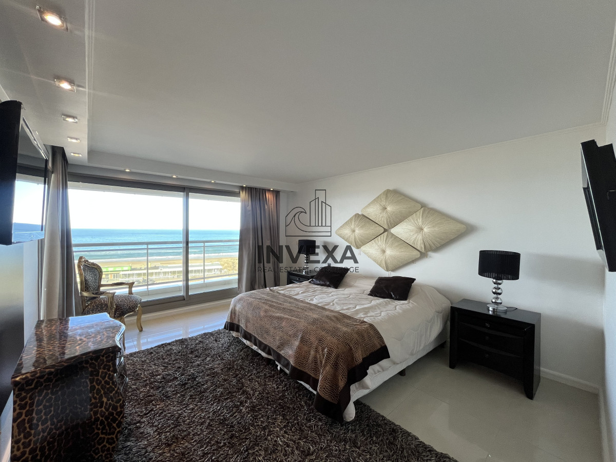 Apartamento ID.8837 - OPORTUNIDAD FRENTE AL MAR 4 Dormitorios en Playa Brava con Vistas al mar
