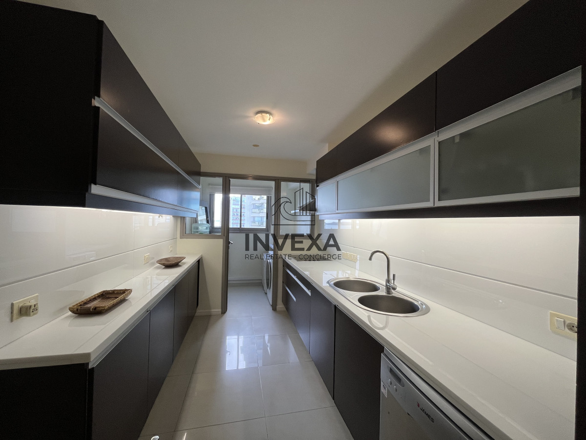 Apartamento ID.8836 - Apartamento de 3 Dormitorios Vista al Mar en Playa Brava Primera Linea Punta del Este