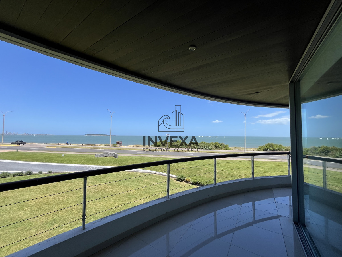 Apartamento ID.2105 - Venta Apartamento Primera Linea Mansa frente al mar con Parrillero propio. Punta del Este Uruguay