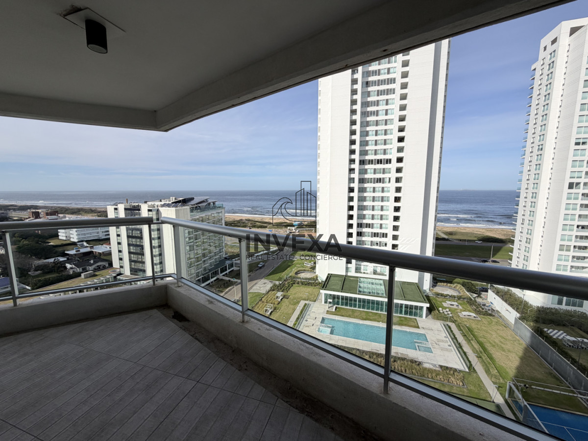Apartamento ID.10406 - Apartamento en Venta 3 Dormitorios y Dependencia con Vista al Mar y Parrillero en Look Brava Punta del Este