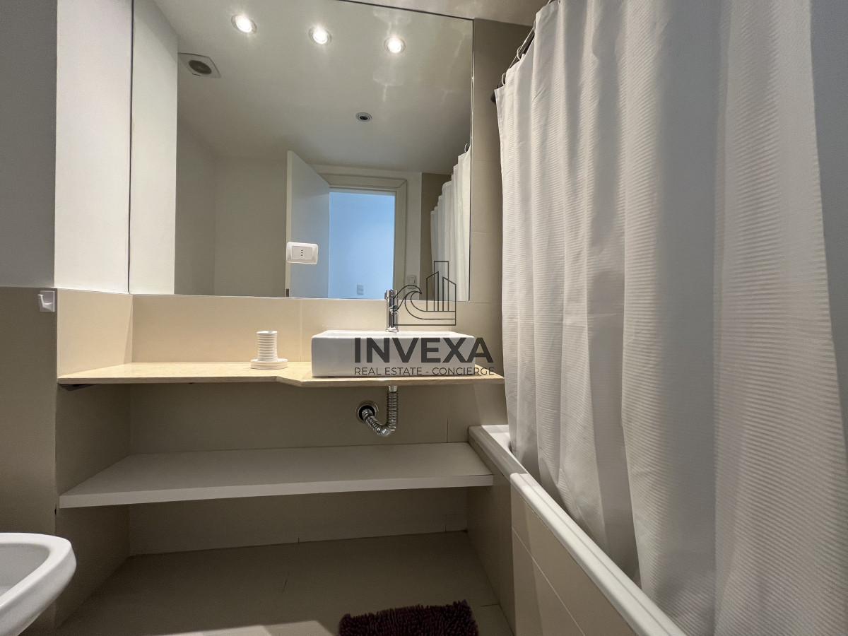 Apartamento ID.2105 - Venta Apartamento Primera Linea Mansa frente al mar con Parrillero propio. Punta del Este Uruguay