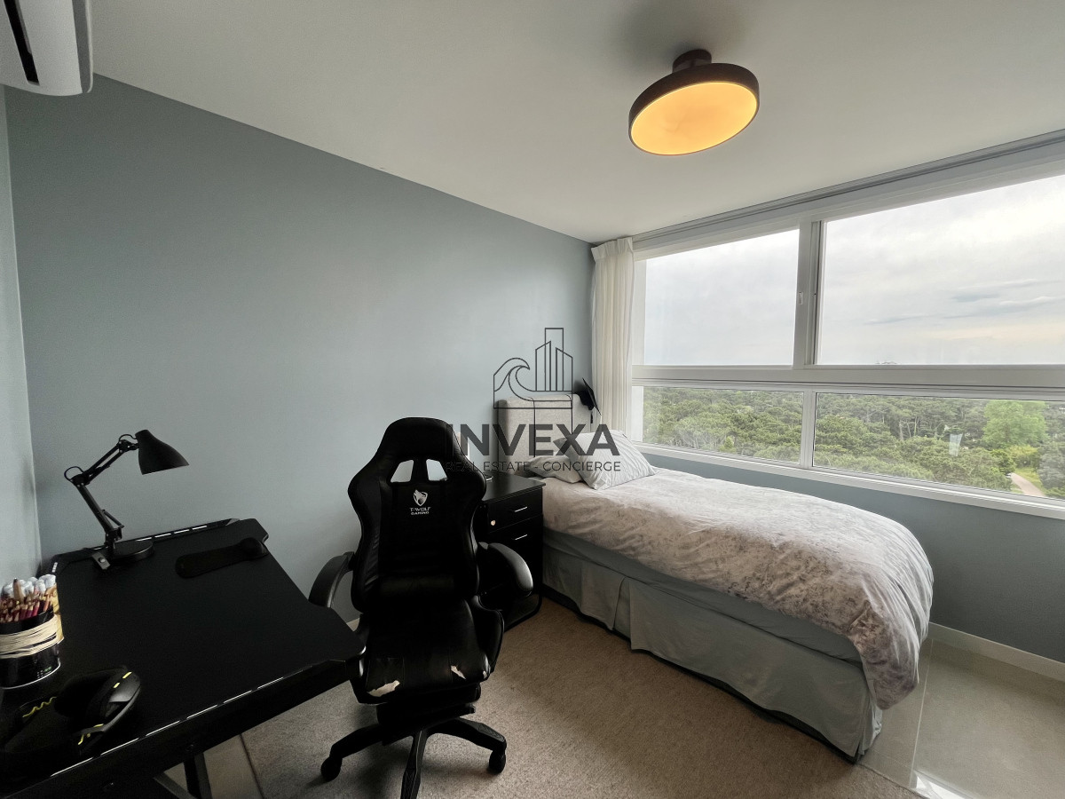 Apartamento ID.2012 - Venta Apartamento de 4 dormitorios a metros del mar en Playa Brava, Punta del Este, Maldonado