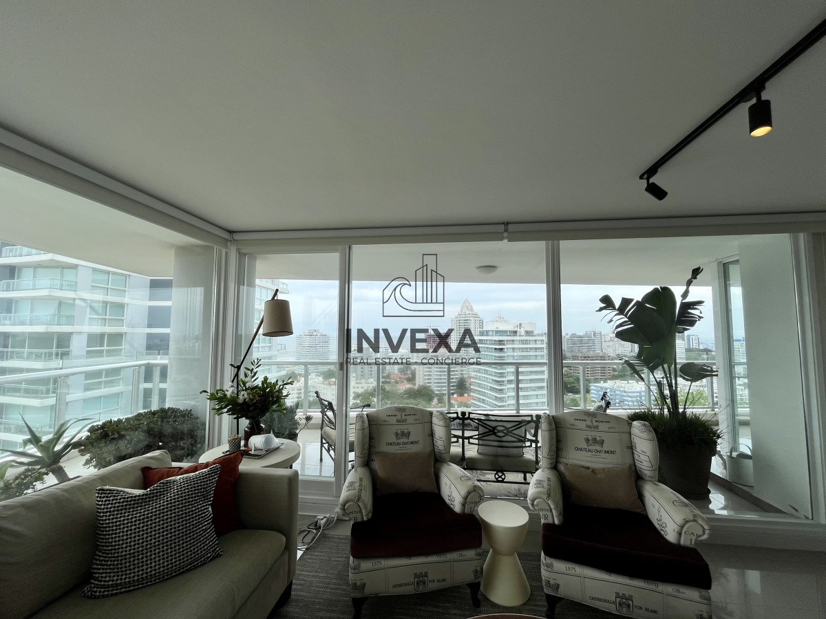 Apartamento ID.2012 - Venta Apartamento de 4 dormitorios a metros del mar en Playa Brava, Punta del Este, Maldonado