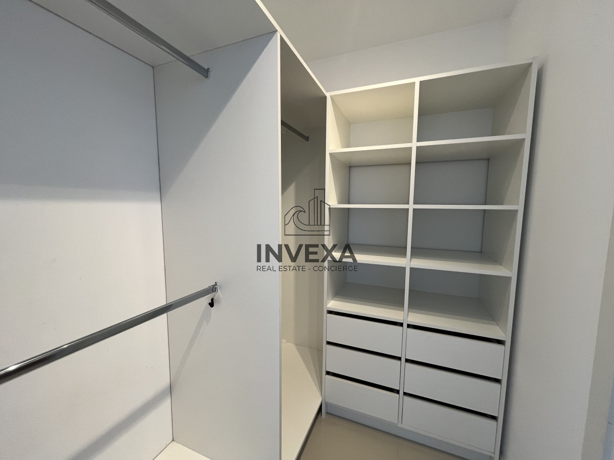 Apartamento ID.2105 - Venta Apartamento Primera Linea Mansa frente al mar con Parrillero propio. Punta del Este Uruguay