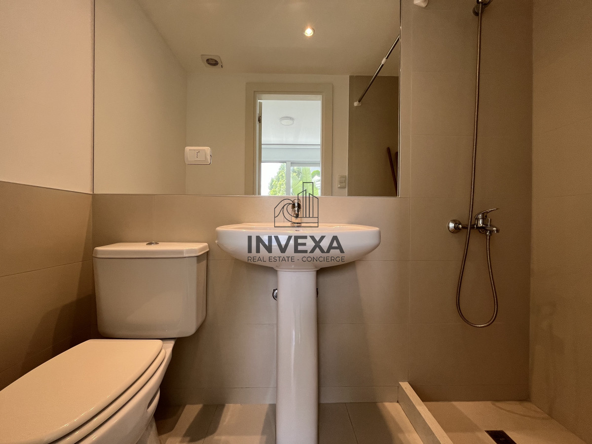 Apartamento ID.2105 - Venta Apartamento Primera Linea Mansa frente al mar con Parrillero propio. Punta del Este Uruguay