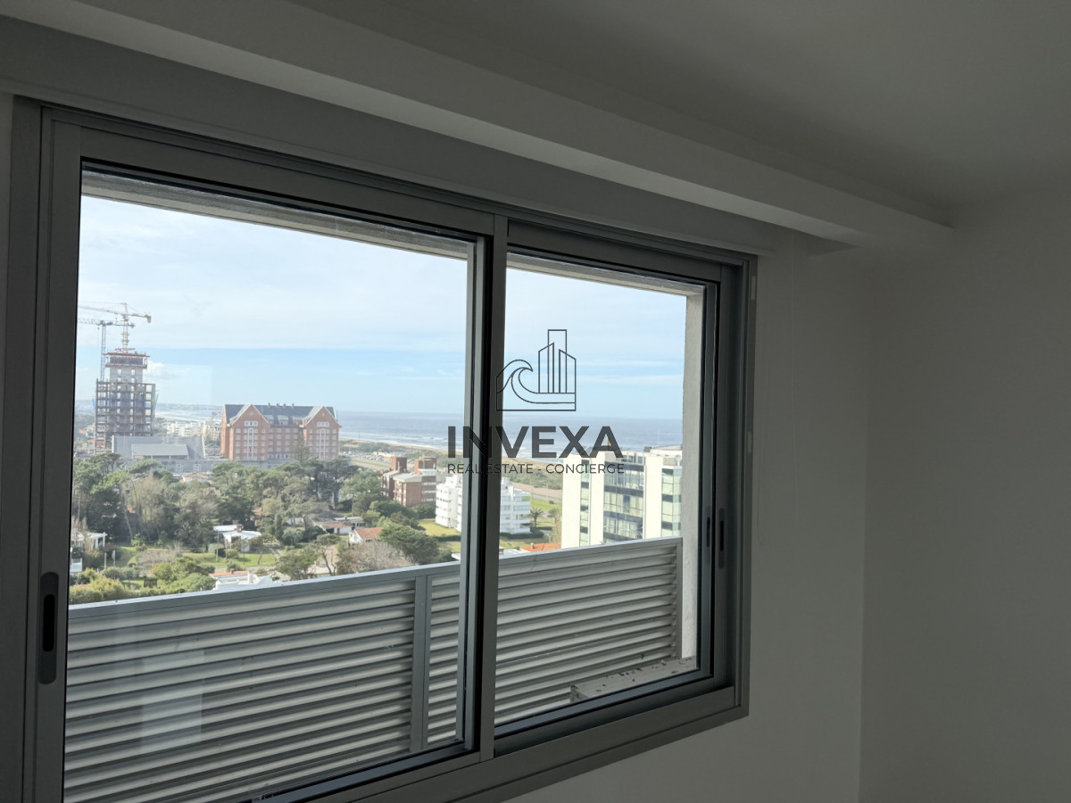 Apartamento ID.10406 - Apartamento en Venta 3 Dormitorios y Dependencia con Vista al Mar y Parrillero en Look Brava Punta del Este