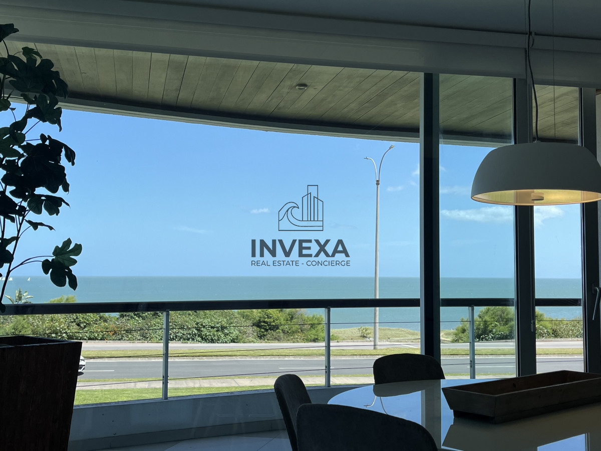 Apartamento ID.2105 - Venta Apartamento Primera Linea Mansa frente al mar con Parrillero propio. Punta del Este Uruguay