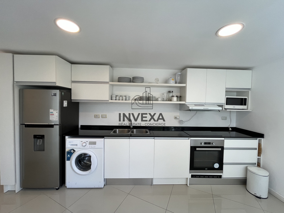 Apartamento ID.2105 - Venta Apartamento Primera Linea Mansa frente al mar con Parrillero propio. Punta del Este Uruguay