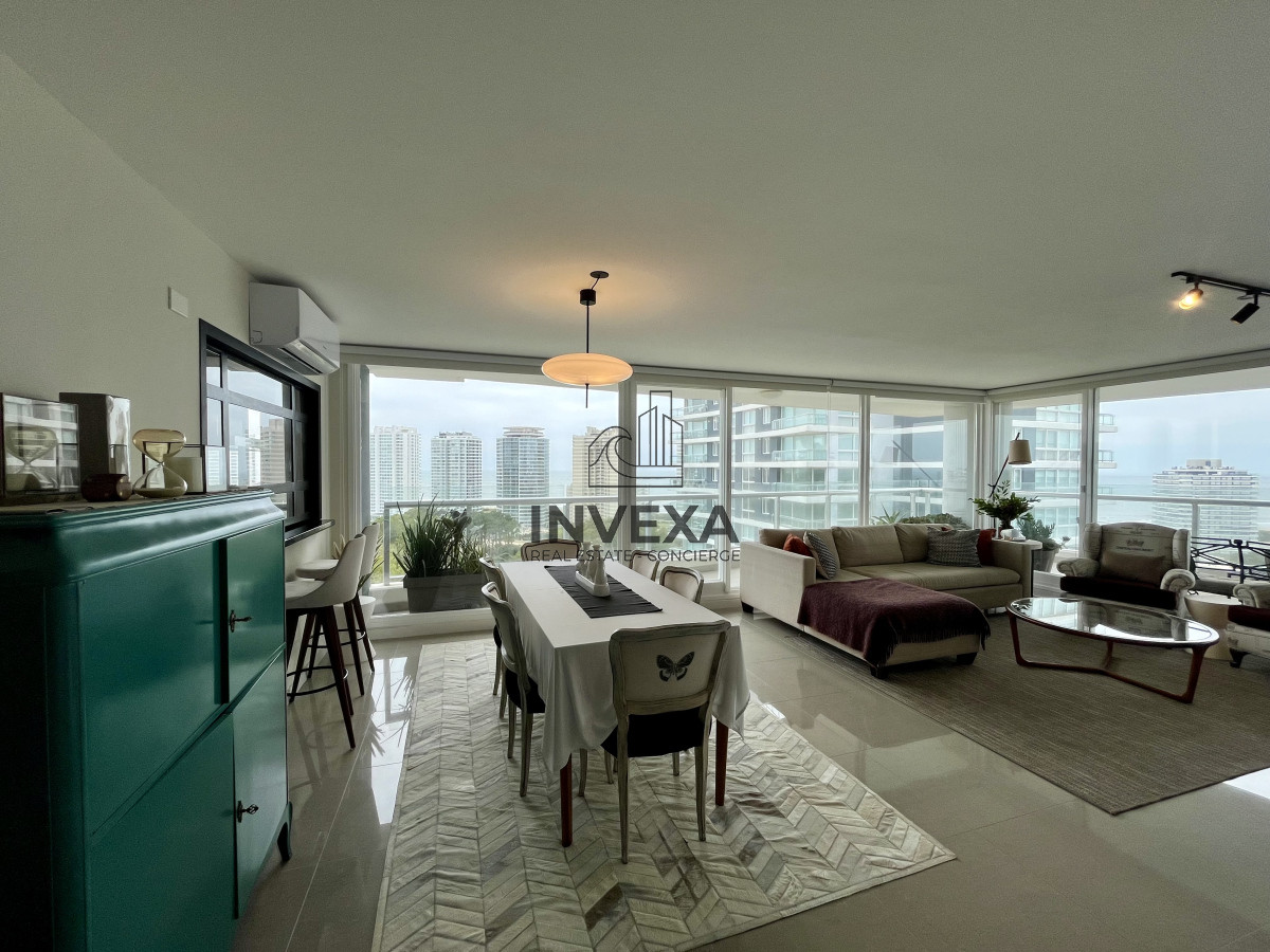 Apartamento ID.2012 - Venta Apartamento de 4 dormitorios a metros del mar en Playa Brava, Punta del Este, Maldonado