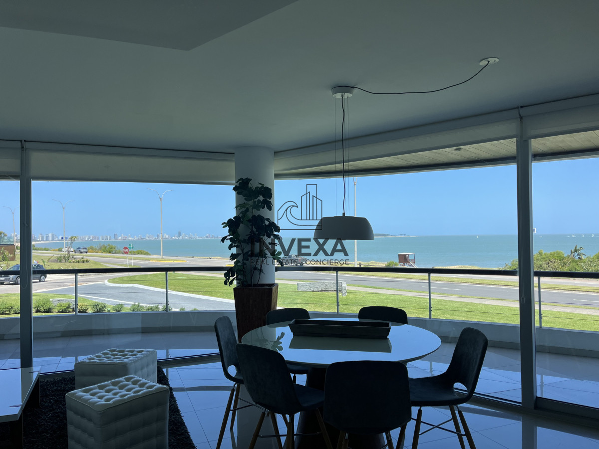 Apartamento ID.2105 - Venta Apartamento Primera Linea Mansa frente al mar con Parrillero propio. Punta del Este Uruguay