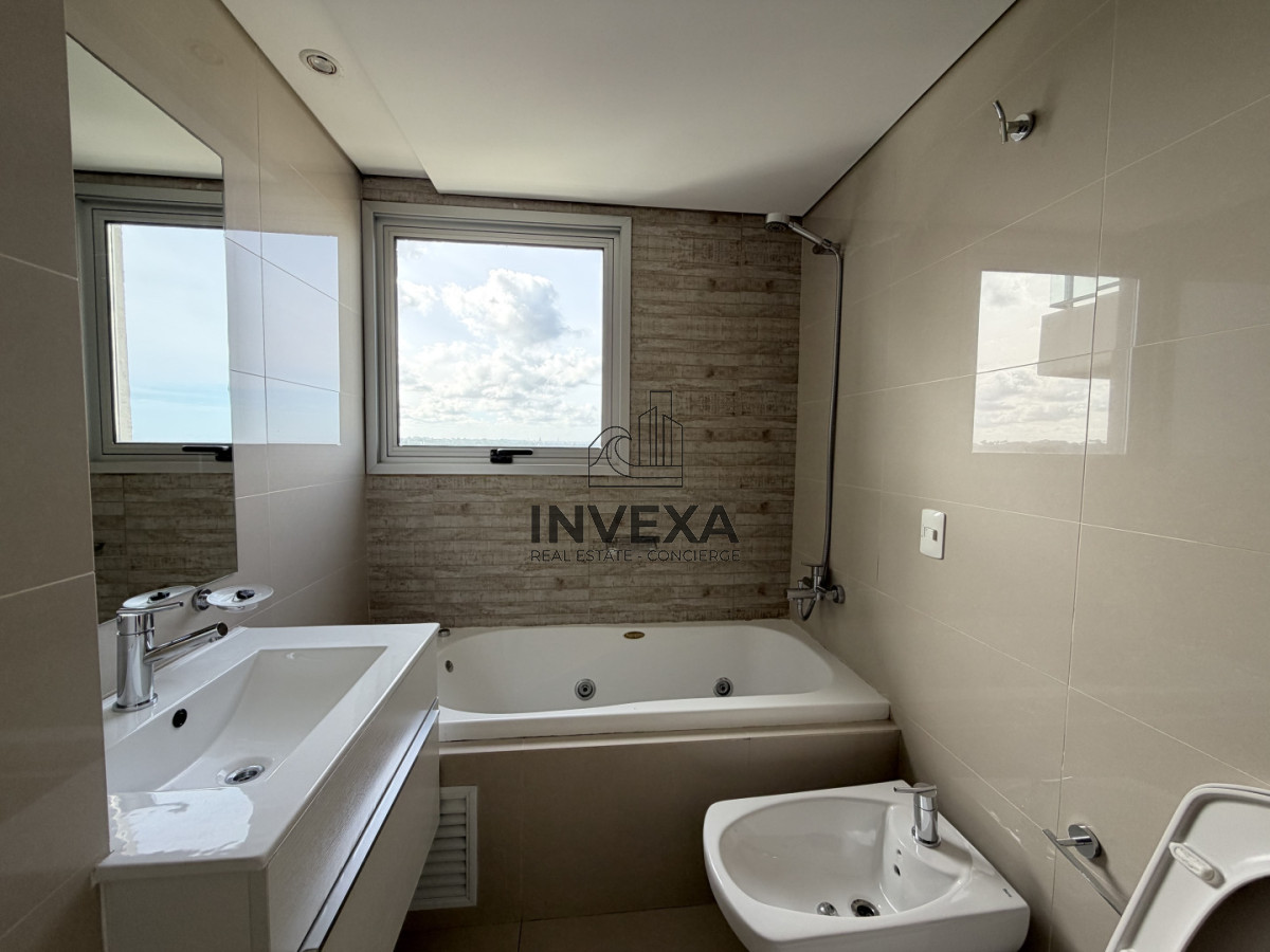 Apartamento ID.10406 - Apartamento en Venta 3 Dormitorios y Dependencia con Vista al Mar y Parrillero en Look Brava Punta del Este