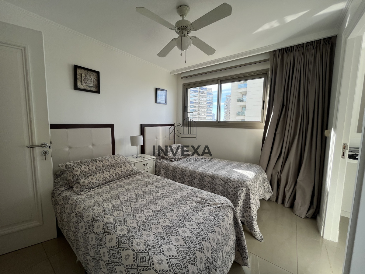 Apartamento ID.8837 - OPORTUNIDAD FRENTE AL MAR 4 Dormitorios en Playa Brava con Vistas al mar