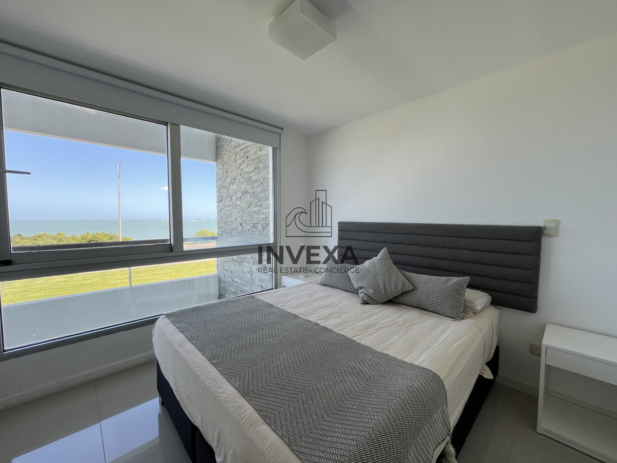 Apartamento ID.2105 - Venta Apartamento Primera Linea Mansa frente al mar con Parrillero propio. Punta del Este Uruguay