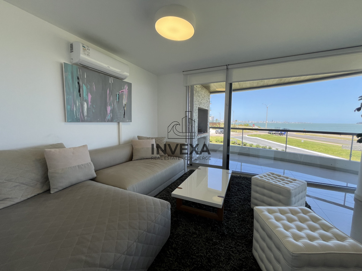 Apartamento ID.2105 - Venta Apartamento Primera Linea Mansa frente al mar con Parrillero propio. Punta del Este Uruguay