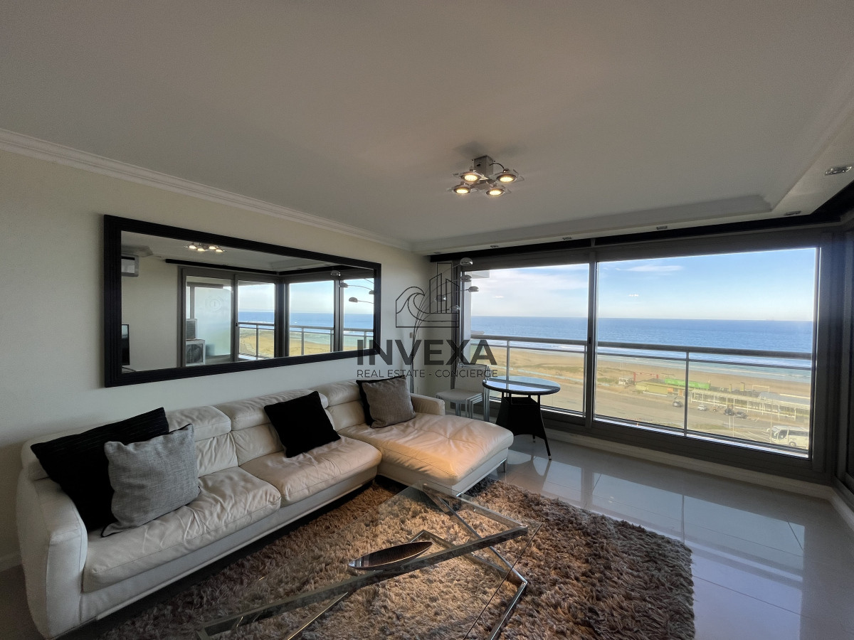 Apartamento ID.8836 - Apartamento de 3 Dormitorios Vista al Mar en Playa Brava Primera Linea Punta del Este