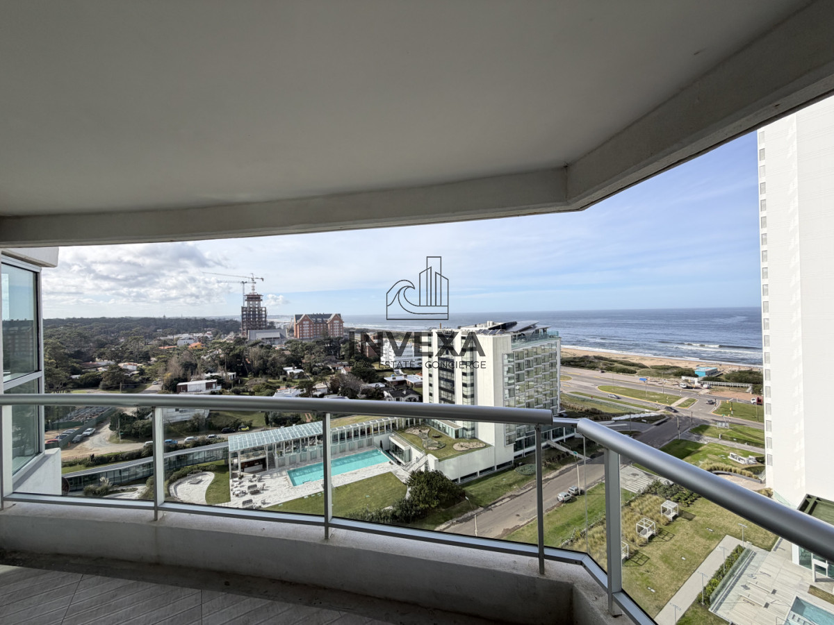 Apartamento ID.10406 - Apartamento en Venta 3 Dormitorios y Dependencia con Vista al Mar y Parrillero en Look Brava Punta del Este