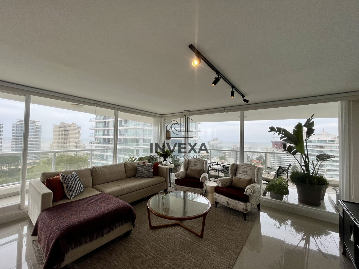 Apartamento ID.2012 - Venta Apartamento de 4 dormitorios a metros del mar en Playa Brava, Punta del Este, Maldonado