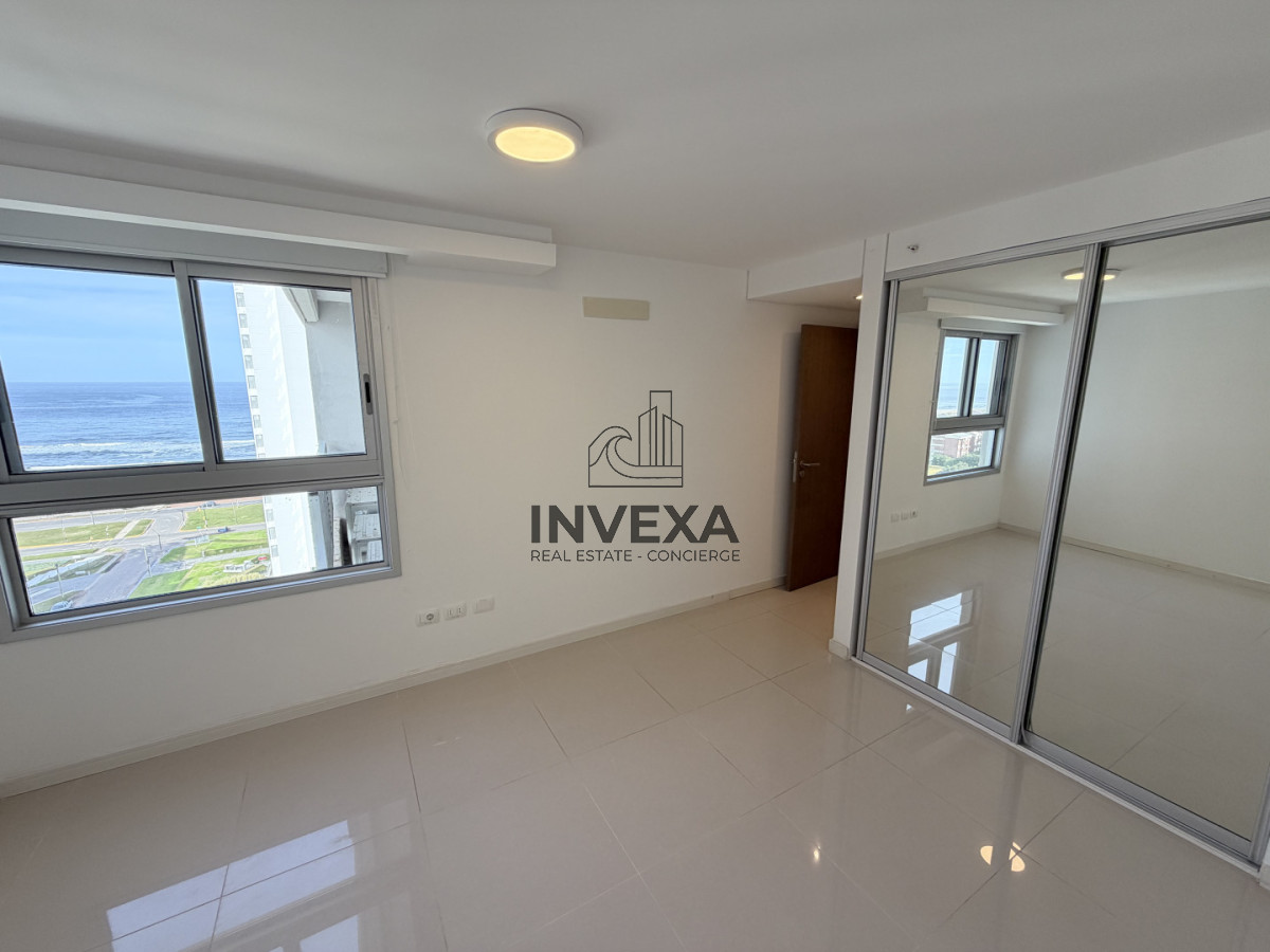 Apartamento ID.10406 - Apartamento en Venta 3 Dormitorios y Dependencia con Vista al Mar y Parrillero en Look Brava Punta del Este