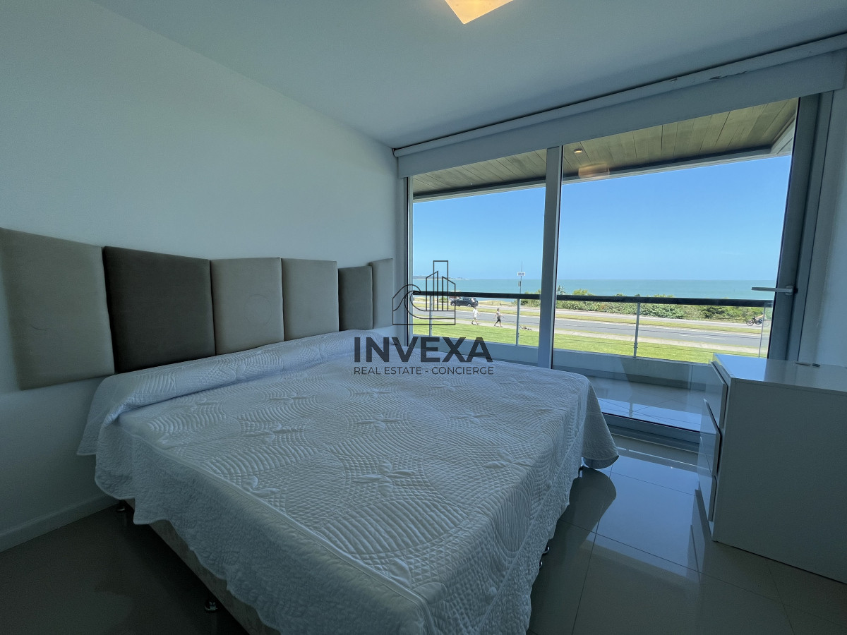 Apartamento ID.2105 - Venta Apartamento Primera Linea Mansa frente al mar con Parrillero propio. Punta del Este Uruguay