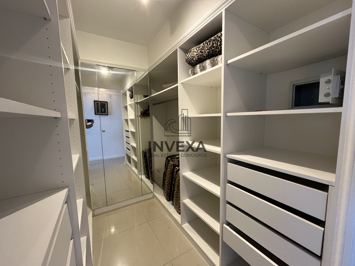 Apartamento ID.8837 - OPORTUNIDAD FRENTE AL MAR 4 Dormitorios en Playa Brava con Vistas al mar