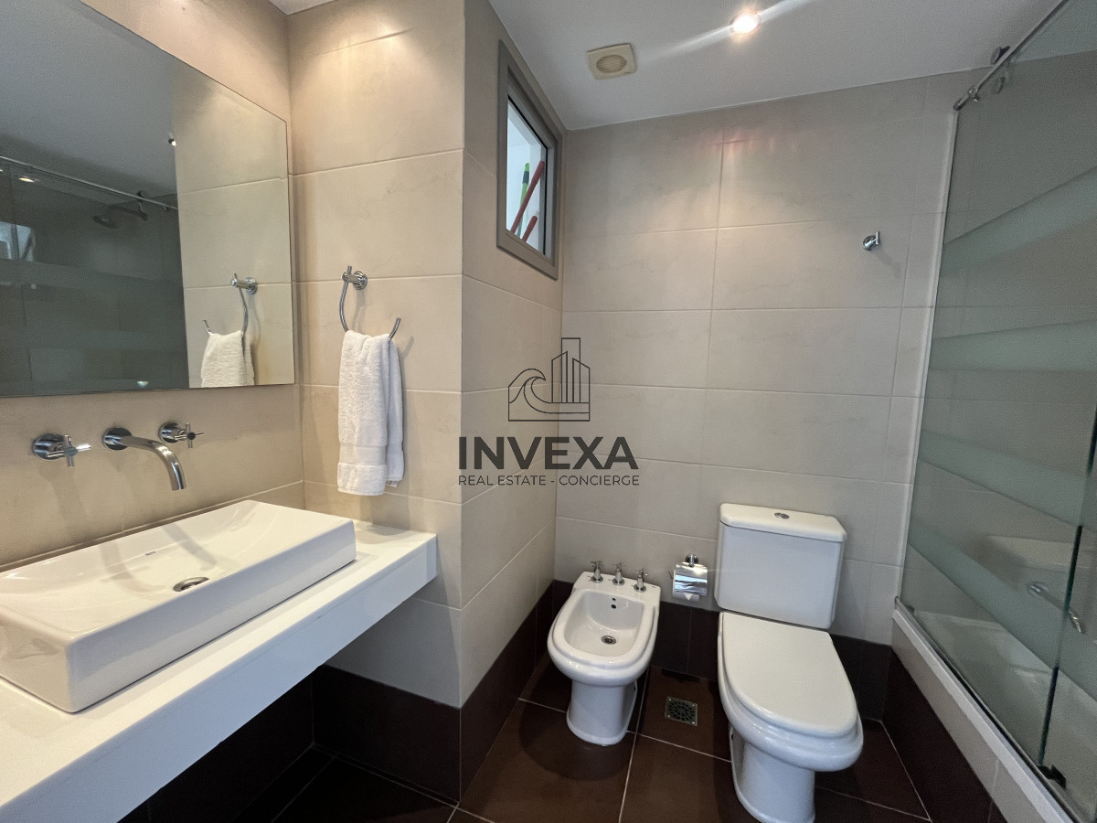 Apartamento ID.8837 - OPORTUNIDAD FRENTE AL MAR 4 Dormitorios en Playa Brava con Vistas al mar