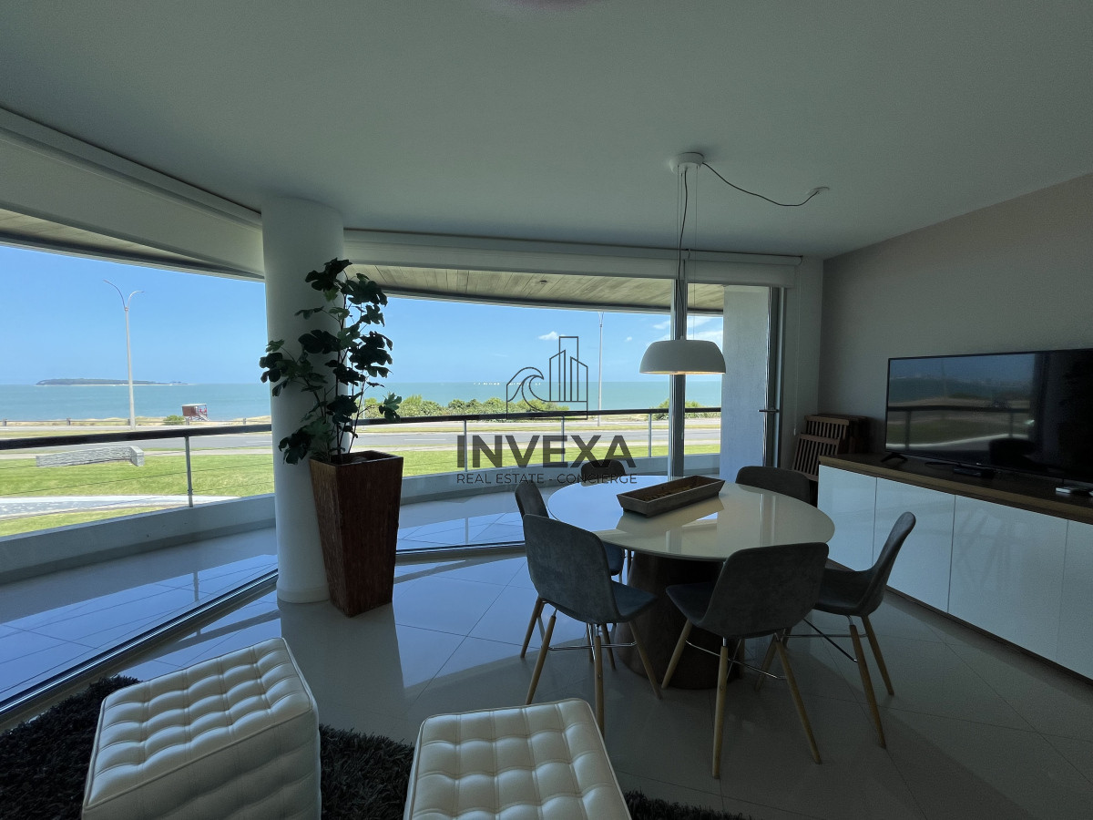 Apartamento ID.2105 - Venta Apartamento Primera Linea Mansa frente al mar con Parrillero propio. Punta del Este Uruguay