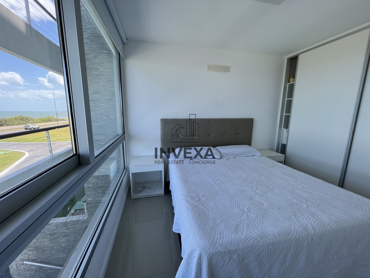 Apartamento ID.2105 - Venta Apartamento Primera Linea Mansa frente al mar con Parrillero propio. Punta del Este Uruguay