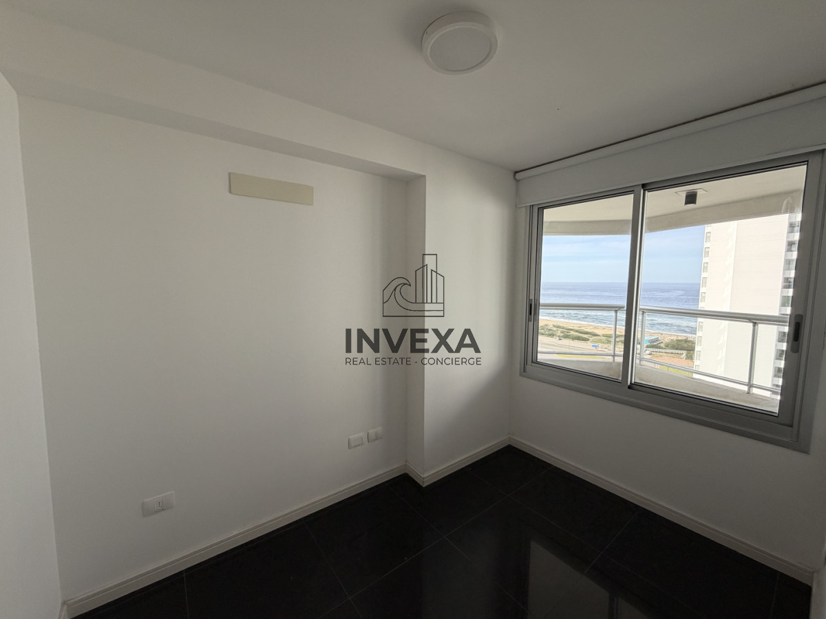 Apartamento ID.10406 - Apartamento en Venta 3 Dormitorios y Dependencia con Vista al Mar y Parrillero en Look Brava Punta del Este