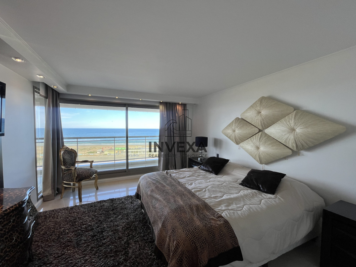 Apartamento ID.8837 - OPORTUNIDAD FRENTE AL MAR 4 Dormitorios en Playa Brava con Vistas al mar