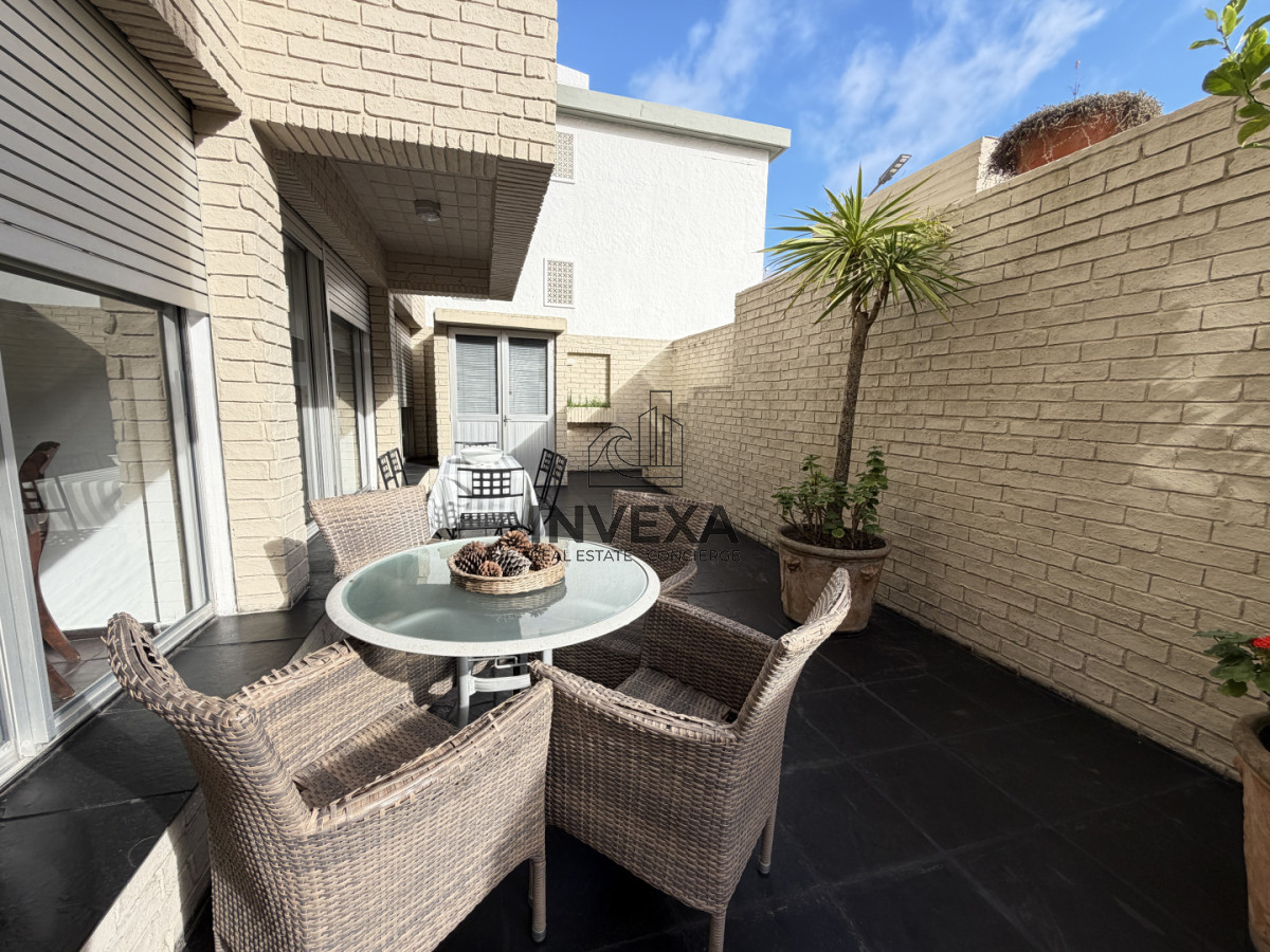 Apartamento ID.9890 - Oportunidad Vista al Mar Peninsula Apartamento de 4 Dormitorios Punta del Este