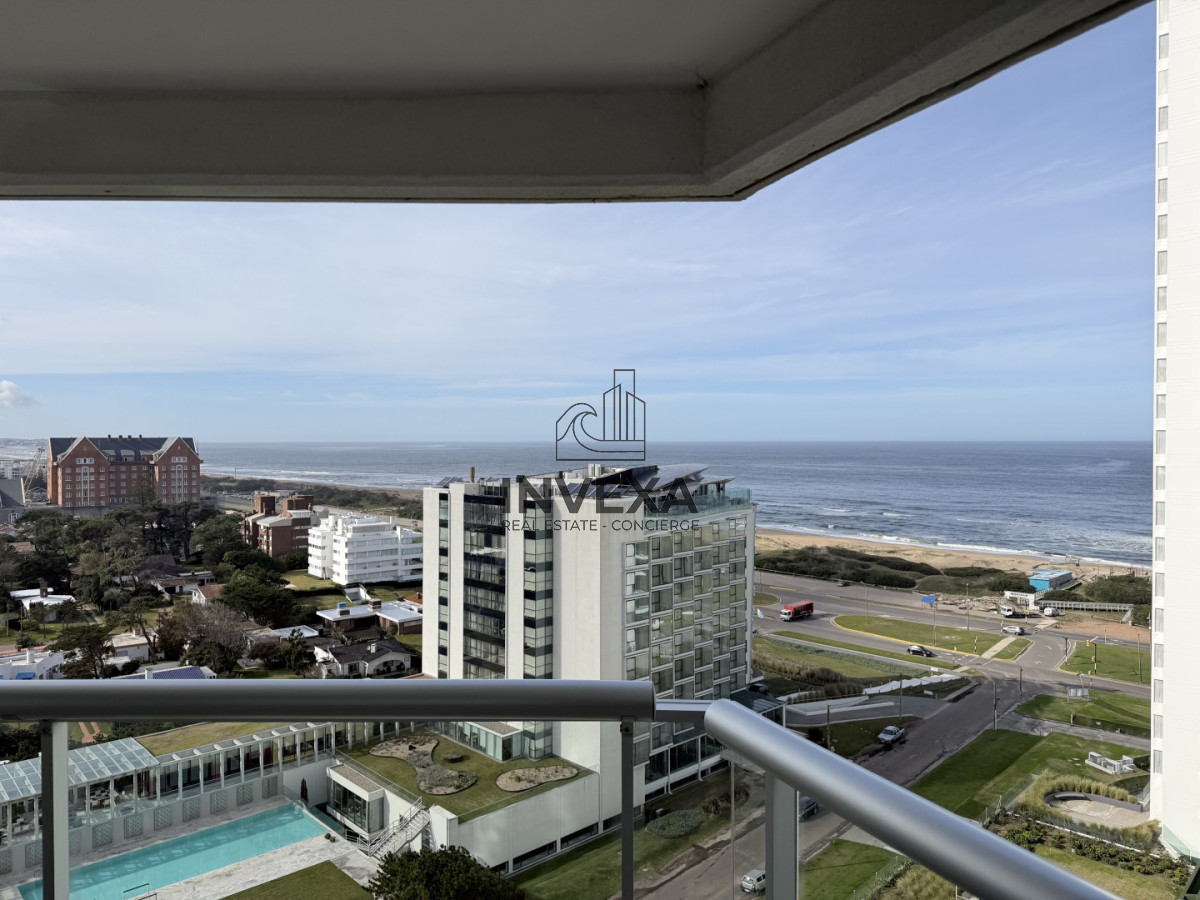 Apartamento ID.10406 - Apartamento en Venta 3 Dormitorios y Dependencia con Vista al Mar y Parrillero en Look Brava Punta del Este