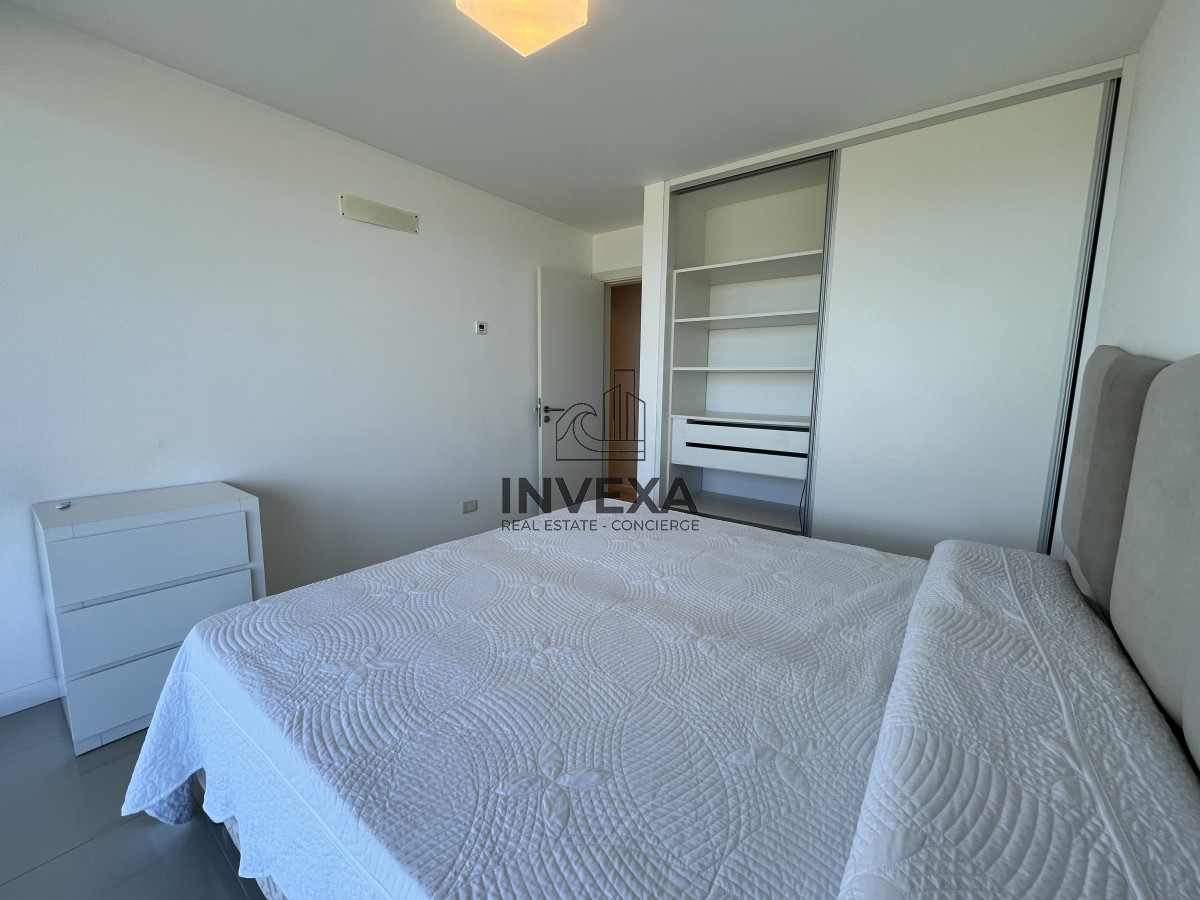 Apartamento ID.2105 - Venta Apartamento Primera Linea Mansa frente al mar con Parrillero propio. Punta del Este Uruguay