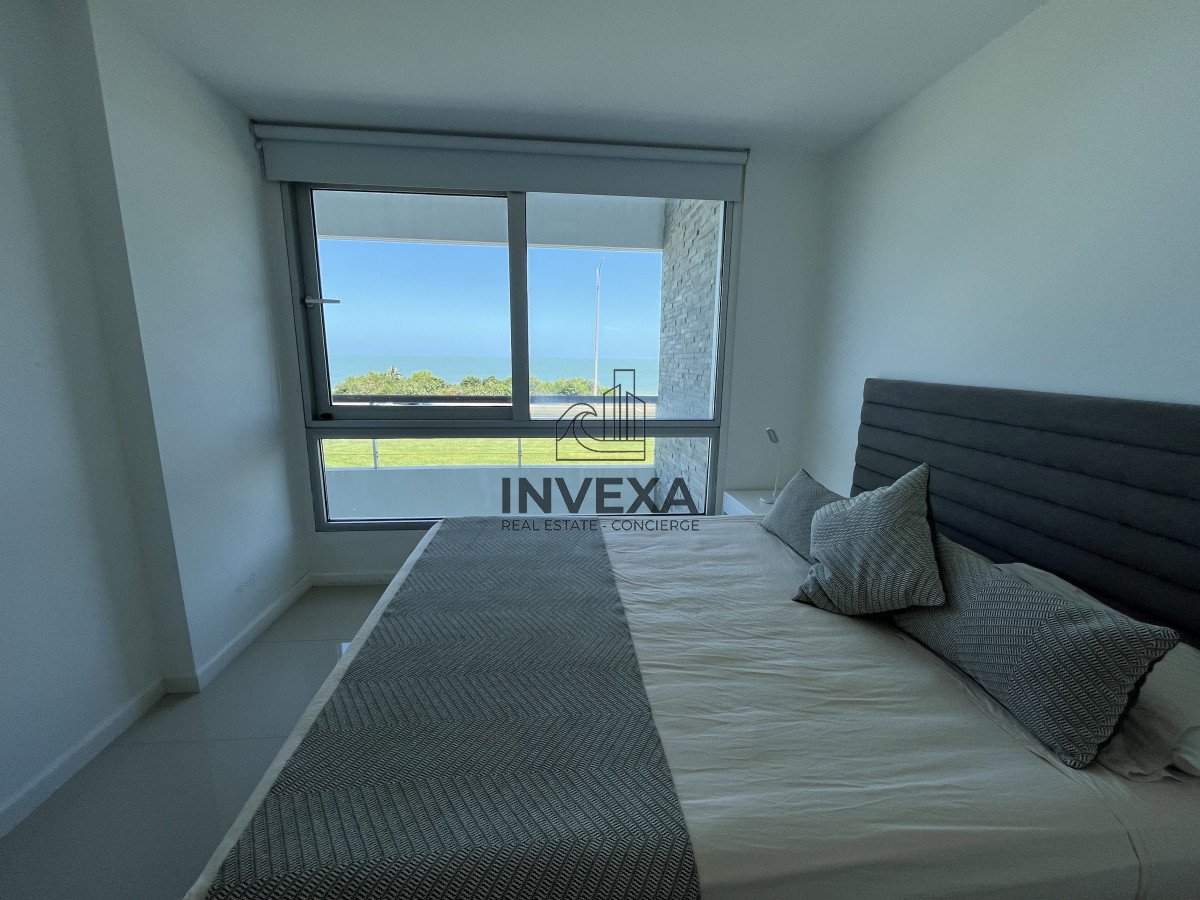 Apartamento ID.2105 - Venta Apartamento Primera Linea Mansa frente al mar con Parrillero propio. Punta del Este Uruguay