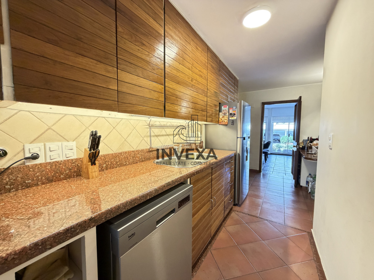 Apartamento ID.9890 - Oportunidad Vista al Mar Peninsula Apartamento de 4 Dormitorios Punta del Este