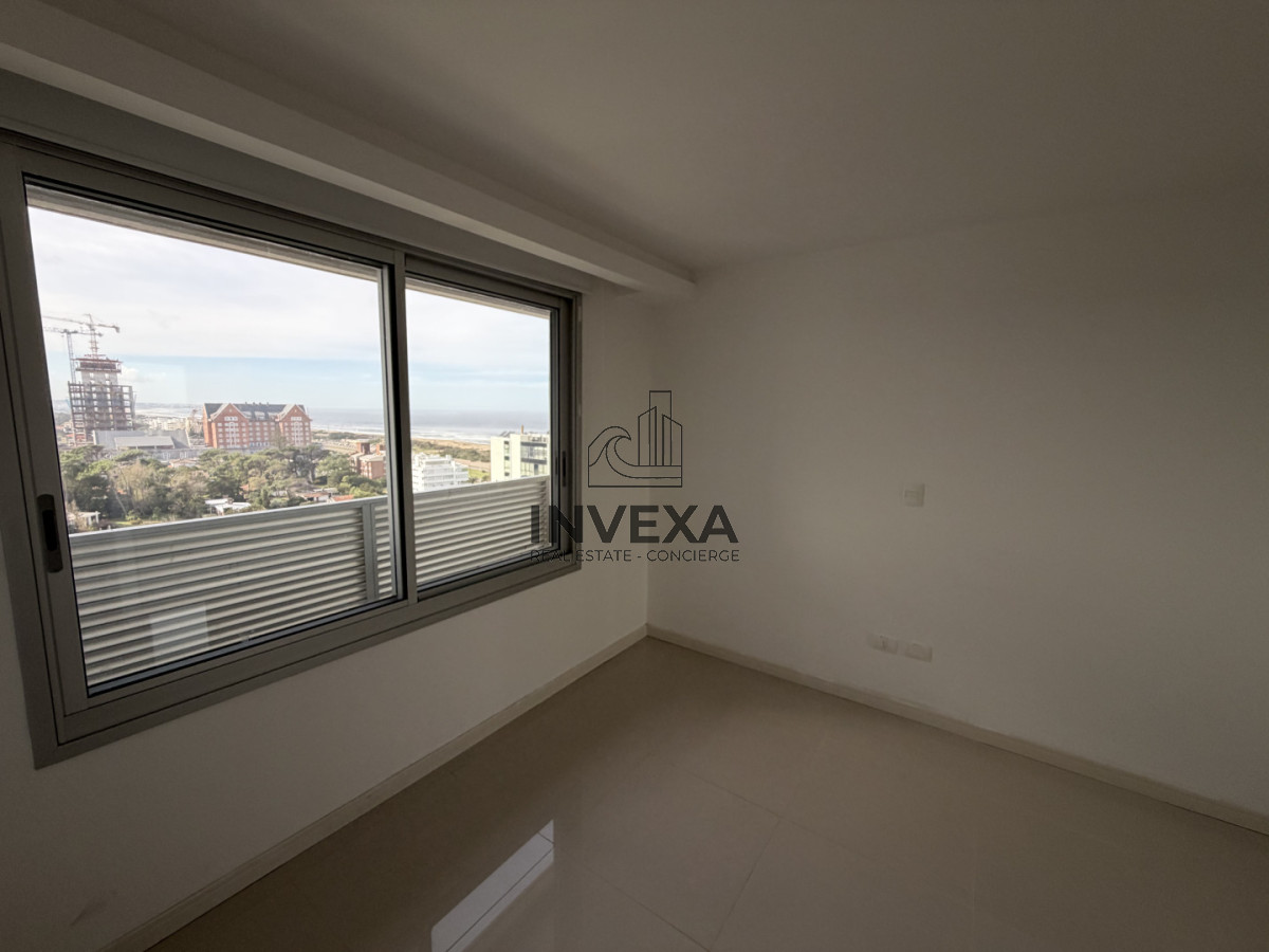 Apartamento ID.10406 - Apartamento en Venta 3 Dormitorios y Dependencia con Vista al Mar y Parrillero en Look Brava Punta del Este