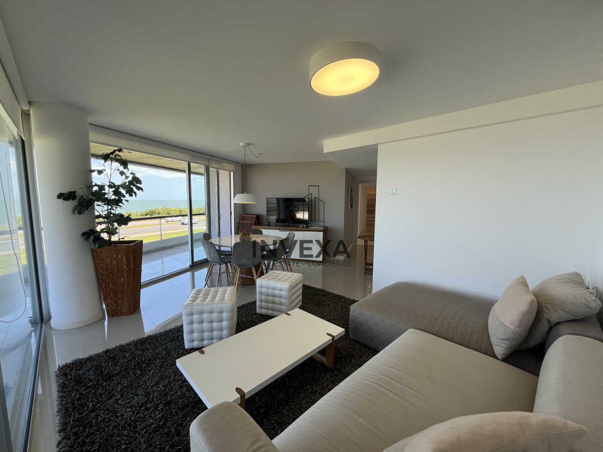 Apartamento ID.2105 - Venta Apartamento Primera Linea Mansa frente al mar con Parrillero propio. Punta del Este Uruguay