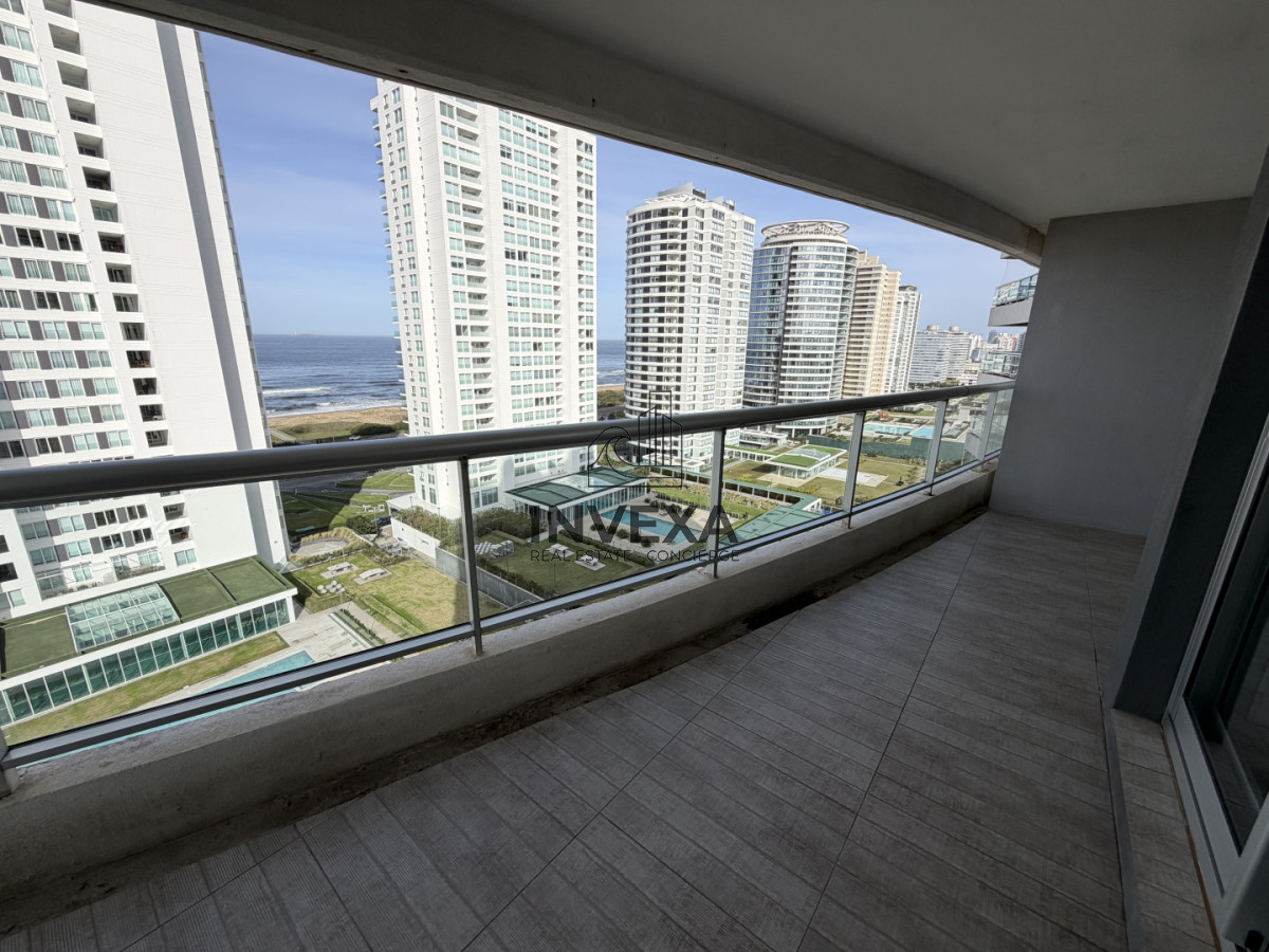 Apartamento ID.10406 - Apartamento en Venta 3 Dormitorios y Dependencia con Vista al Mar y Parrillero en Look Brava Punta del Este