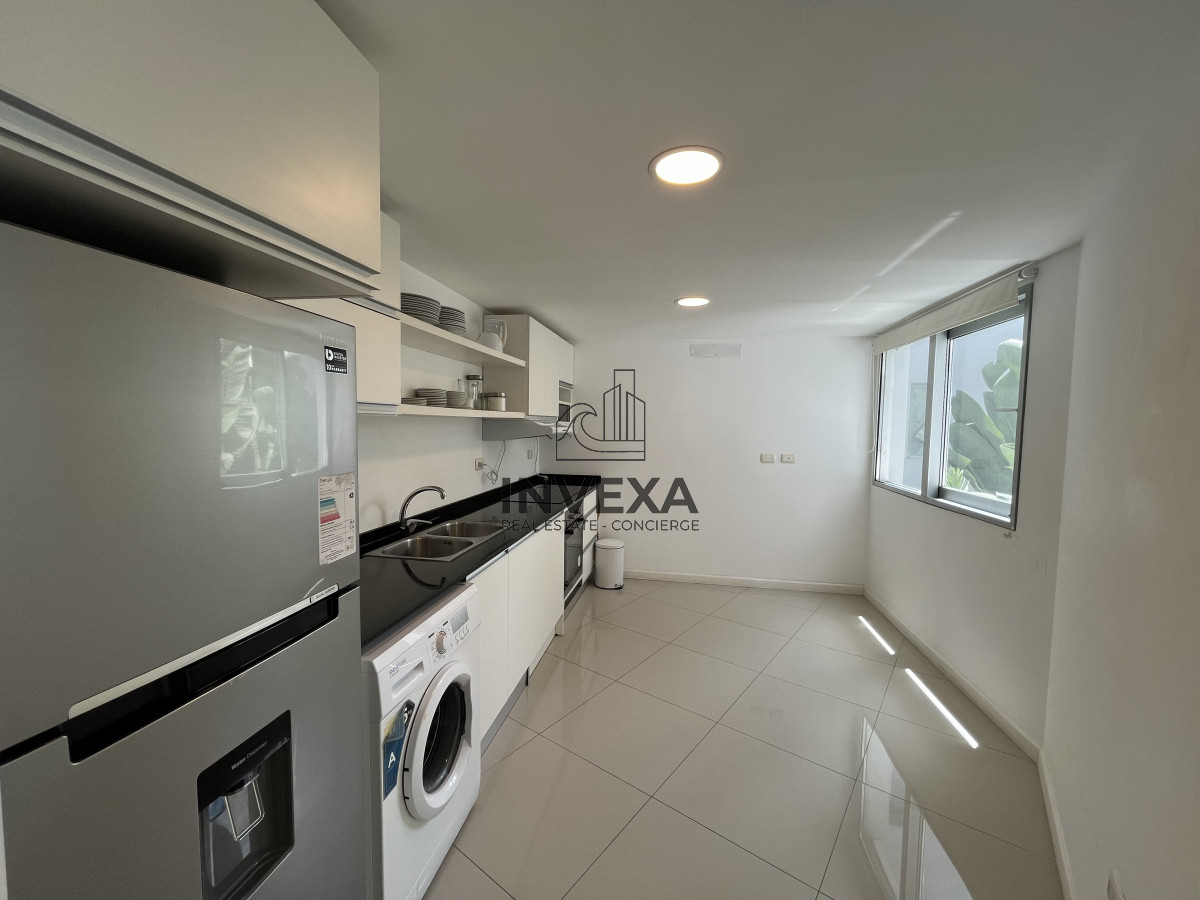 Apartamento ID.2105 - Venta Apartamento Primera Linea Mansa frente al mar con Parrillero propio. Punta del Este Uruguay