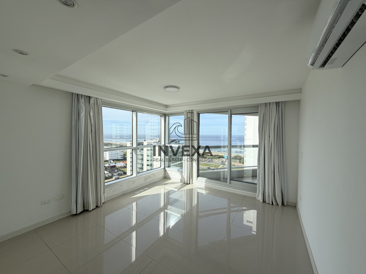 Apartamento ID.10406 - Apartamento en Venta 3 Dormitorios y Dependencia con Vista al Mar y Parrillero en Look Brava Punta del Este