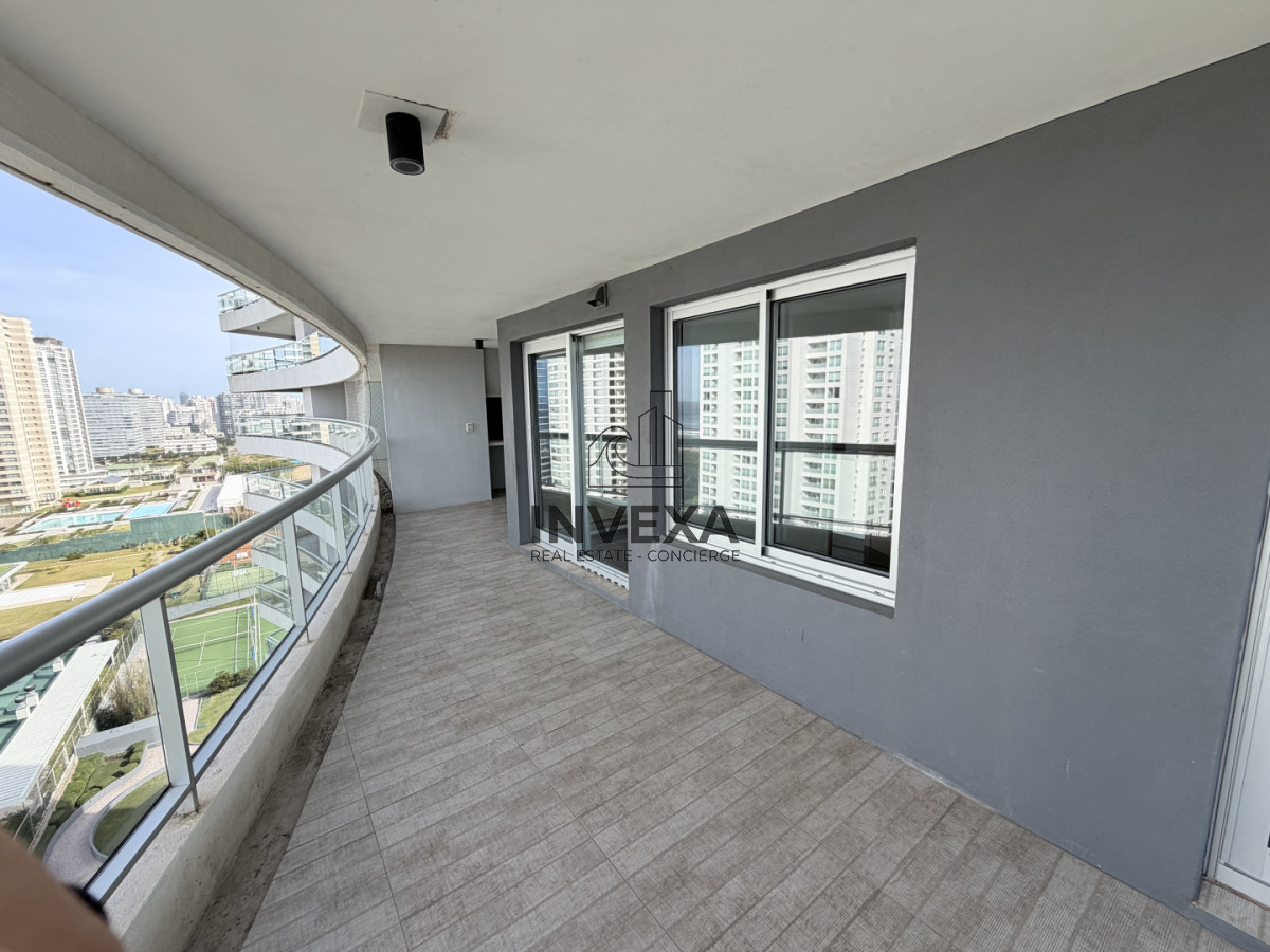 Apartamento ID.10406 - Apartamento en Venta 3 Dormitorios y Dependencia con Vista al Mar y Parrillero en Look Brava Punta del Este