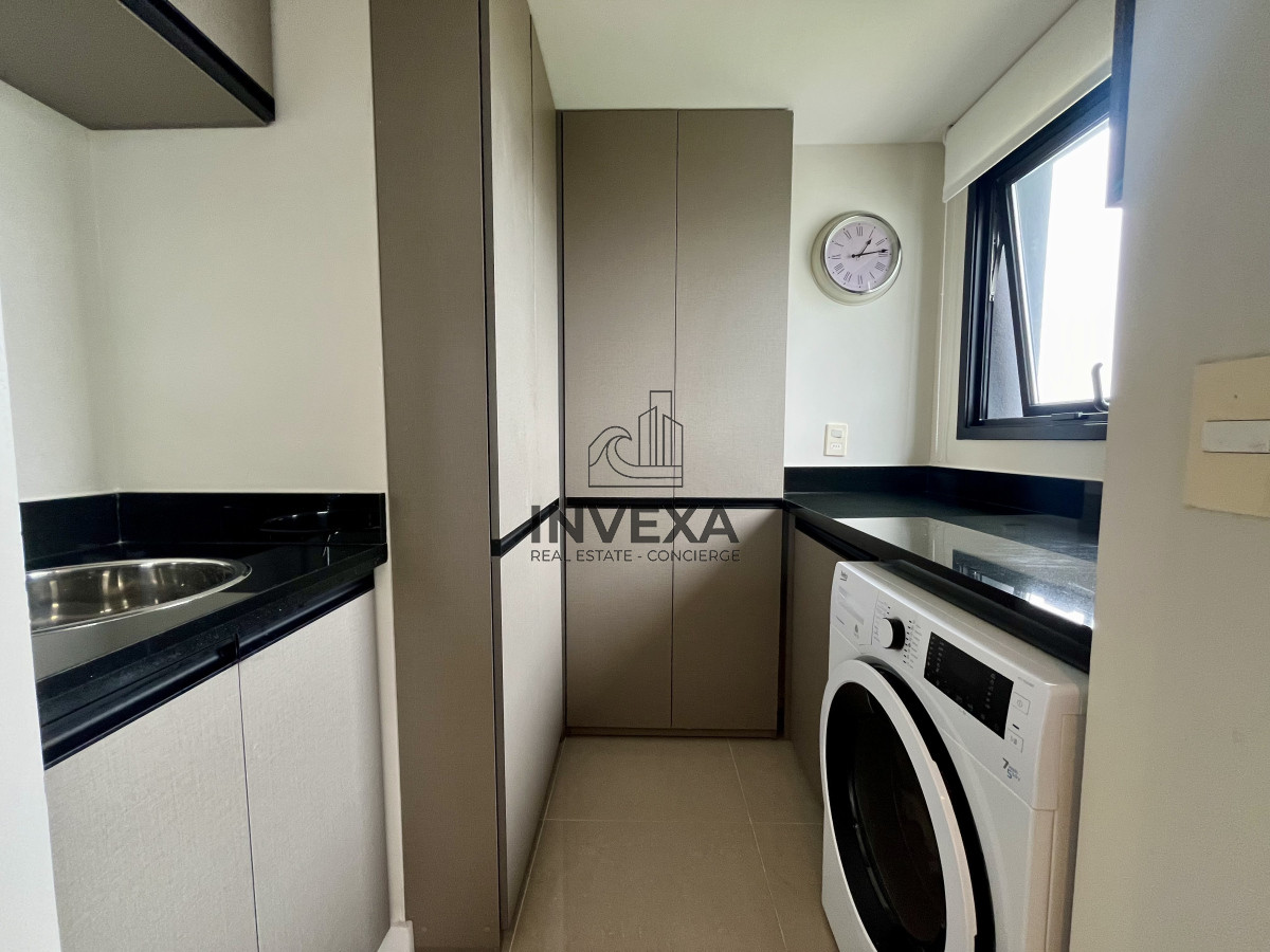 Apartamento ID.2012 - Venta Apartamento de 4 dormitorios a metros del mar en Playa Brava, Punta del Este, Maldonado