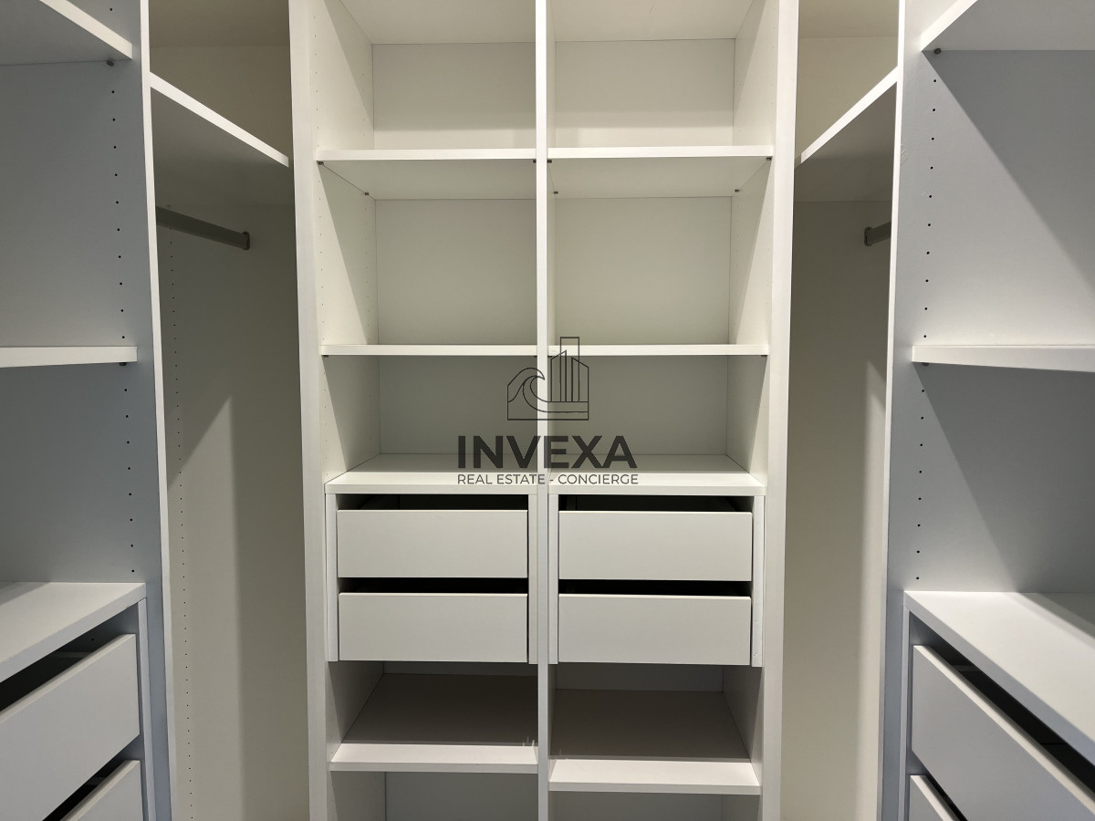 Apartamento ID.8836 - Apartamento de 3 Dormitorios Vista al Mar en Playa Brava Primera Linea Punta del Este