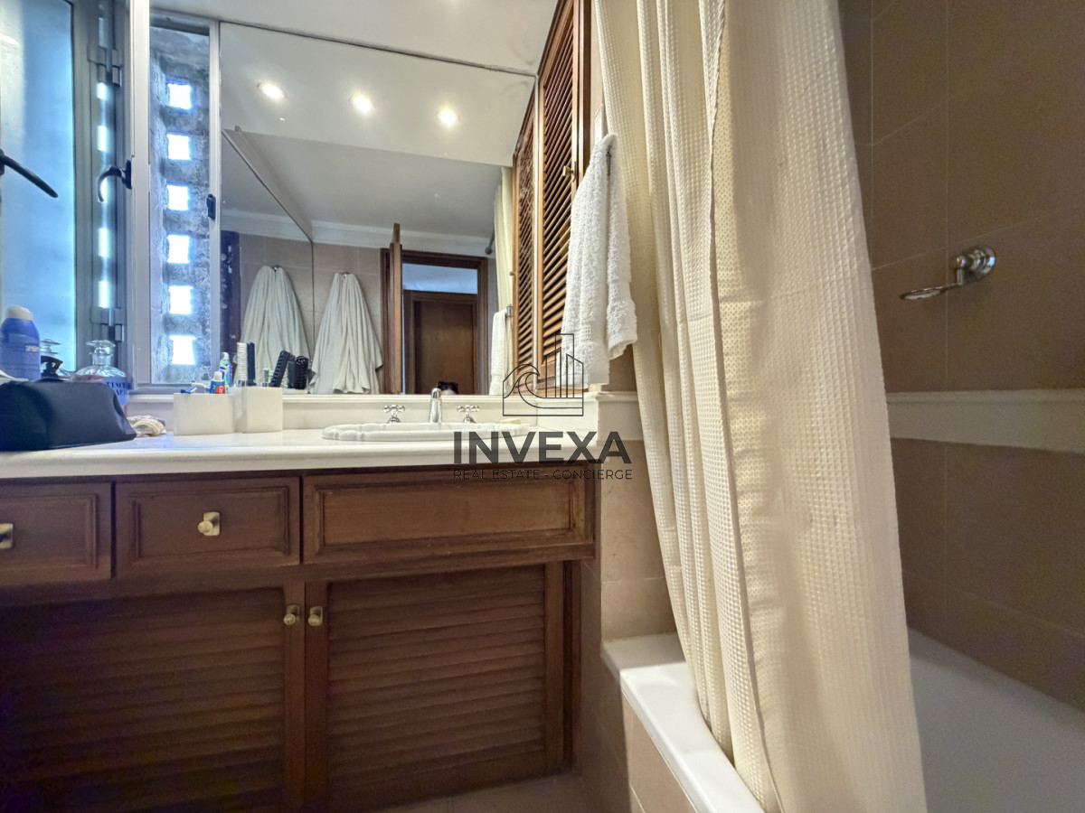 Apartamento ID.9890 - Oportunidad Vista al Mar Peninsula Apartamento de 4 Dormitorios Punta del Este