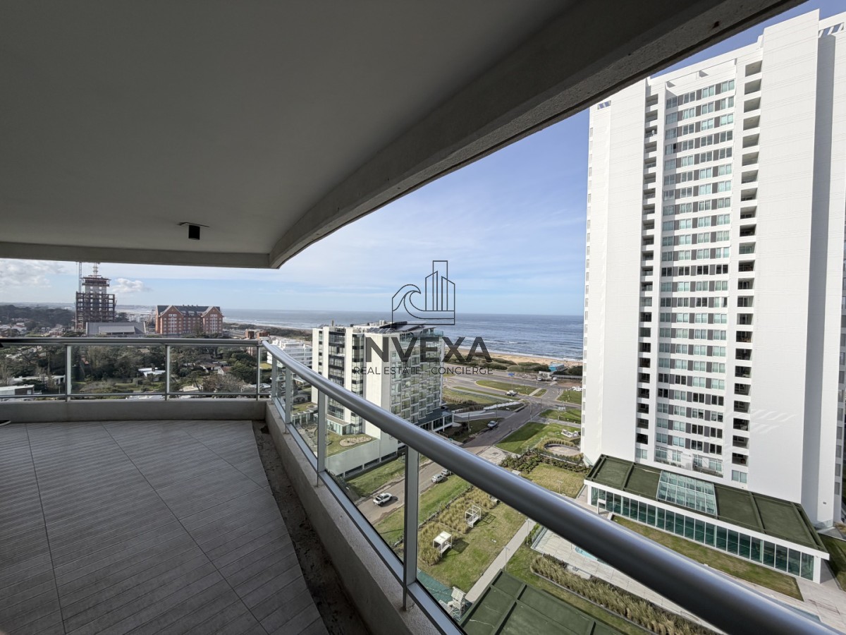 Apartamento ID.10406 - Apartamento en Venta 3 Dormitorios y Dependencia con Vista al Mar y Parrillero en Look Brava Punta del Este