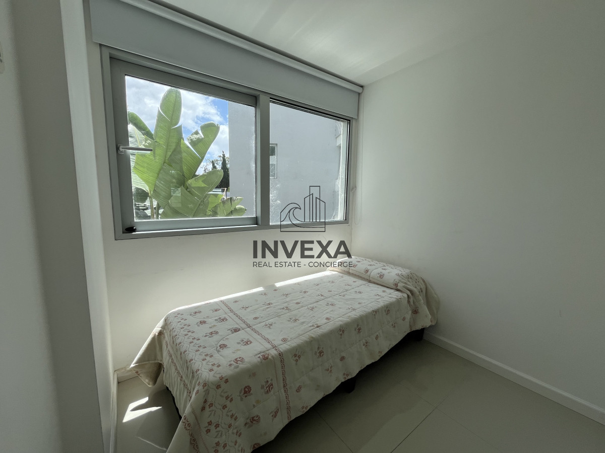 Apartamento ID.2105 - Venta Apartamento Primera Linea Mansa frente al mar con Parrillero propio. Punta del Este Uruguay